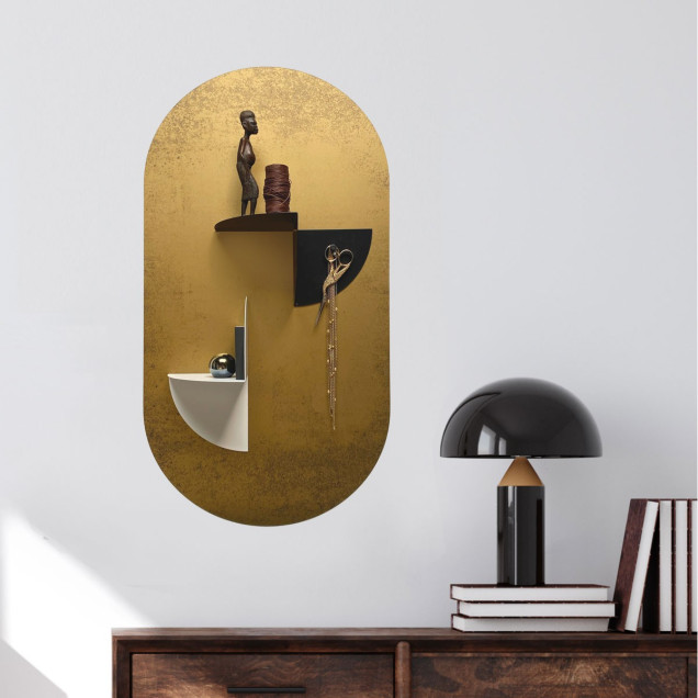 Poliță metalică albă pentru tapet magnetic cu obiecte decorative