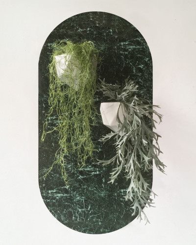 Sticker magnetic decorativ cu aspect de marmură verde, oval.