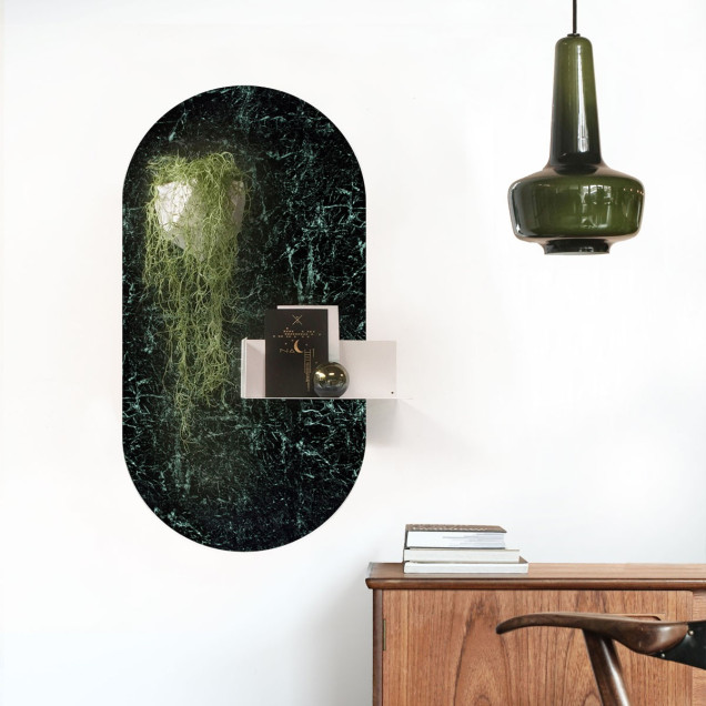 Sticker magnetic decorativ cu aspect de marmură verde, oval.