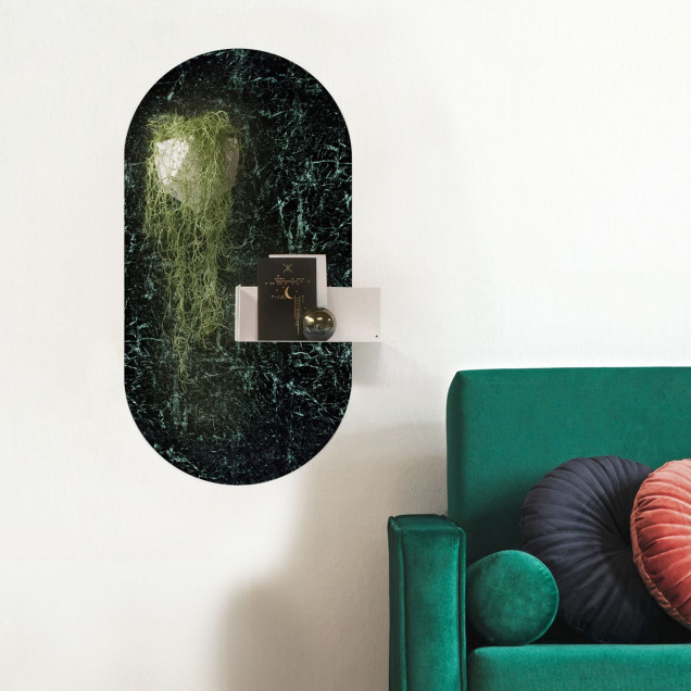 Sticker magnetic decorativ cu aspect de marmură verde, oval.