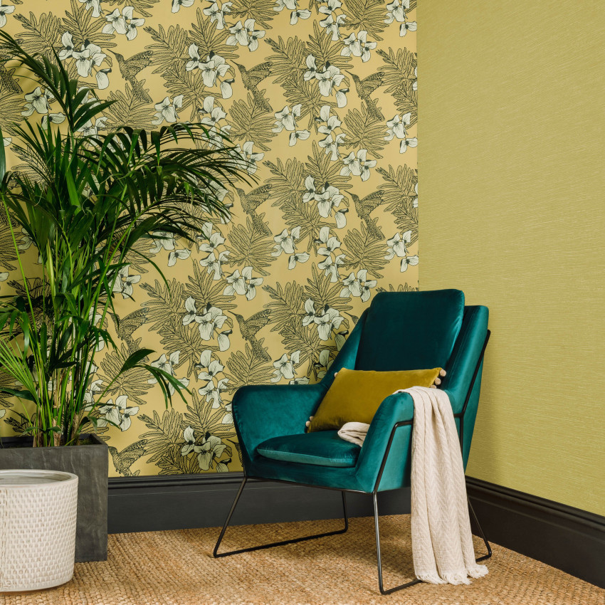 Raffia Mustard Yellow Luxury Plain Tapet cu un model subtil cu aspect textil,  ideal pentru a crea o atmosferă caldă și primitoare
