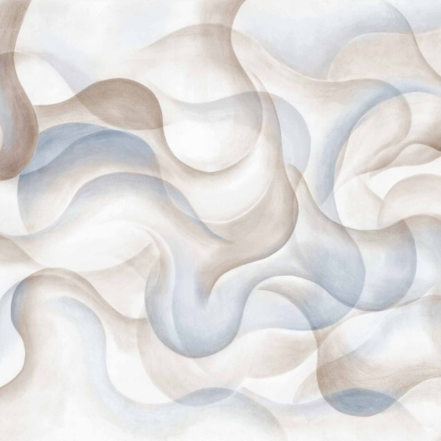 Tapet lavabil cu design abstract în nuanțe de albastru și bej. Se poate observa o canapea gri și o masă de cafea din lemn în fața tapetului.