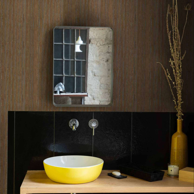 Tapet lavabil cu aspect metalic, cu un finisaj elegant, de inspirație industrială.