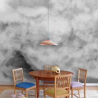 Tapet lavabil cu design elegant si modern, cu model subtil de nori gri pe un fond alb