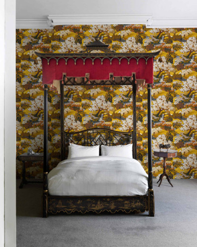 Tapet Yu Garden, Amber cu design floral pe fond de aur delicat