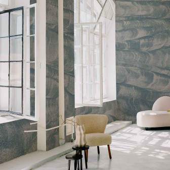 Tapet lavabil Sand Waves, Metallics Silver, cu design abstract de valuri de nisip, accentuat de accente metalice argintii.