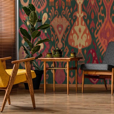 Tapet lavabil Boho Green Coordonne, cu un design unic in nuante vibrante de verde, rosu si crem. Tapetul este perfect pentru cei care doresc sa creeze un spatiu relaxant si plin de stil.