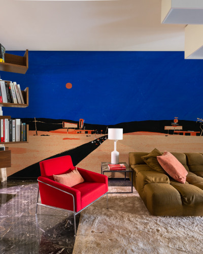 Tapet lavabil Road Trip, Blue, cu design minimalist, infatisand o panorama de desert si o soare rosie in apus.