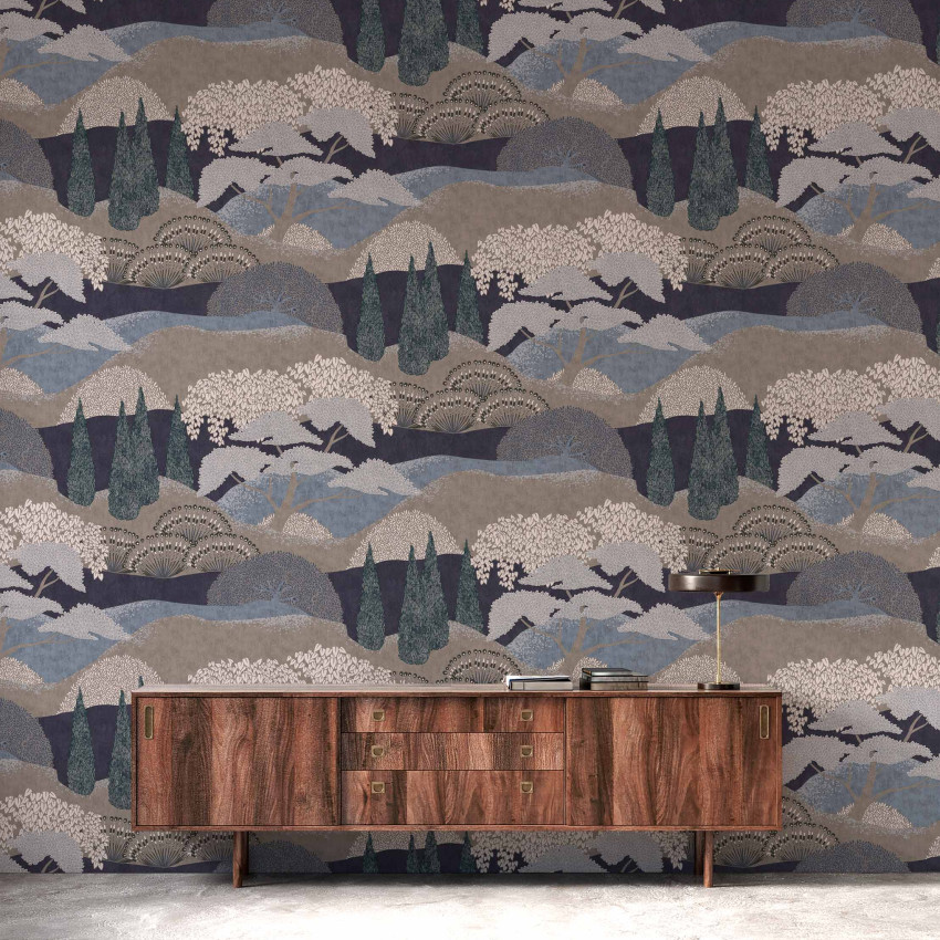 Tapet lavabil Jardín Japonés Añil, cu un design delicat, cu un model de copaci și dealuri, perfect pentru a aduce o notă de eleganță și relaxare în orice cameră.
