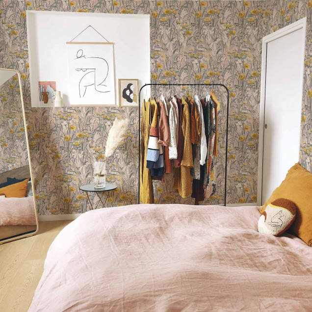 Tapet lavabil Pradera, Rosa cu design floral delicat si vibrant. Ideal pentru decorarea casei.