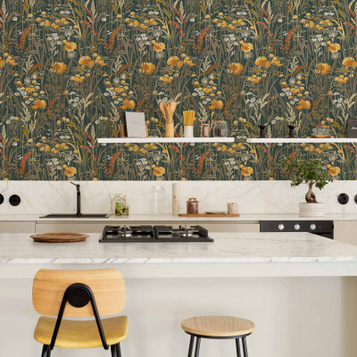 Tapet lavabil cu design floral delicat, in nuante calde de curry si verde. Ideal pentru a crea o atmosfera primitoare si relaxanta in orice camera.