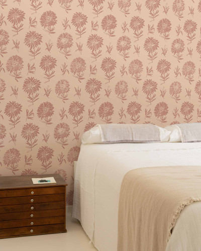 Tapet floral roz pal, Parterre, Rosa, Coordonne, cu flori delicate si petale delicate, perfect pentru dormitor, living sau hol.
