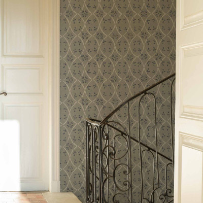 Tapet lavabil cu design rafinat cu ramurele fine pe un fond delicat