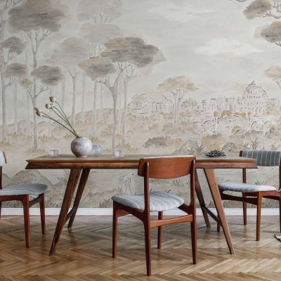 Tapet lavabil cu design unic, cu imagine a unui peisaj natural cu copaci, case și un pod, pentru o atmosferă relaxantă și primitoare.