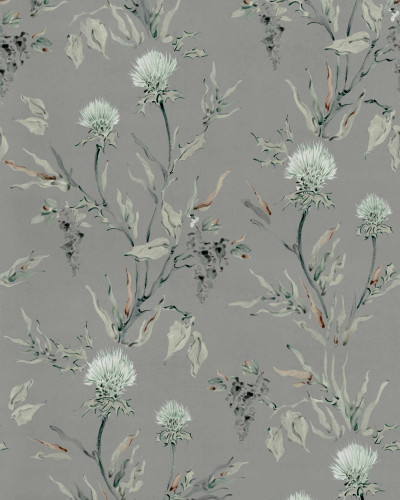 Tapet cu model floral argintiu într-un dormitor decorat elegant