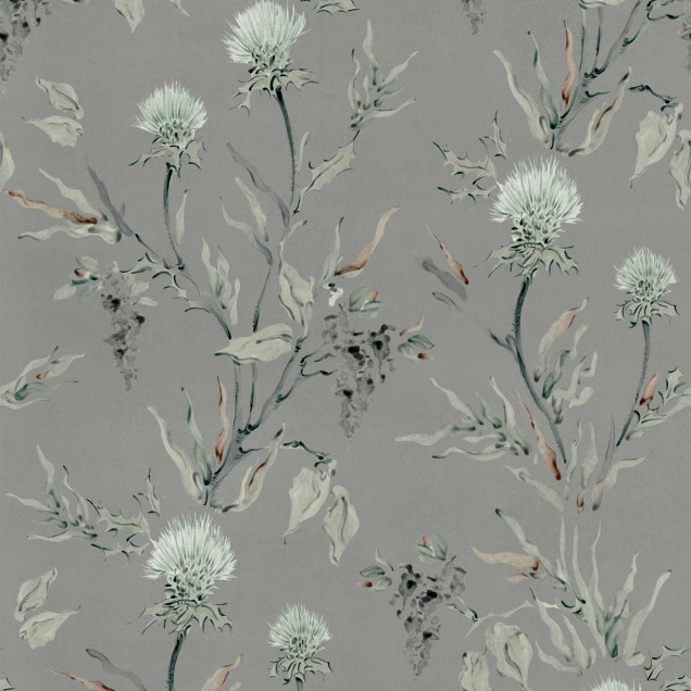 Tapet cu model floral argintiu într-un dormitor decorat elegant