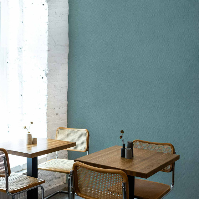 Tapet lavabil cu design elegant, cu un efect textural unic. Culoarea sa caldă și tonuri deschise de verde, transformă orice cameră într-un spațiu relaxant și primitor.