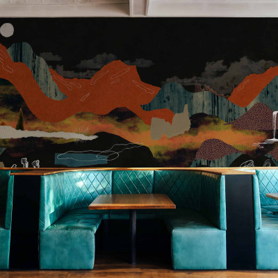 Tapet lavabil cu un design abstract de peisaj in nuante de gri, verde, maro si negru.