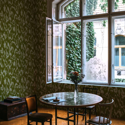 Tapet lavabil cu design modern, in nuante de kaki,  perfect pentru decorarea livingului, dormitorului sau a biroului.