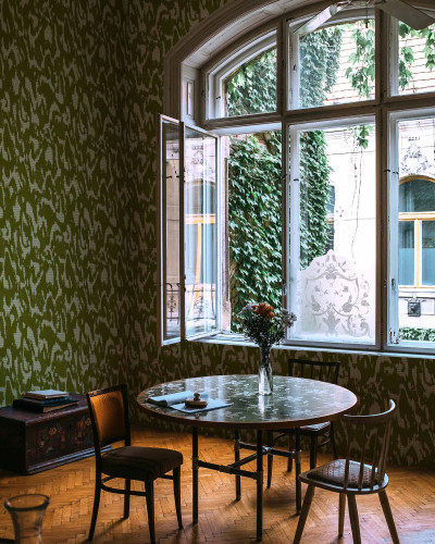 Tapet lavabil cu design modern, in nuante de kaki,  perfect pentru decorarea livingului, dormitorului sau a biroului.