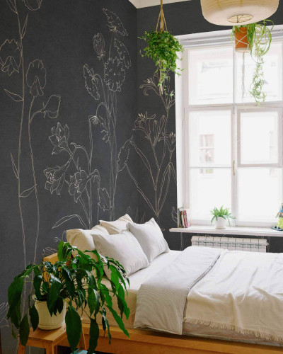 Tapet lavabil cu design modern cu flori subtile în tonuri de alb pe un fond negru.