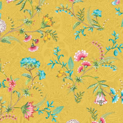 Tapet floral cu flori vibrante și frunze delicate pe fond galben.