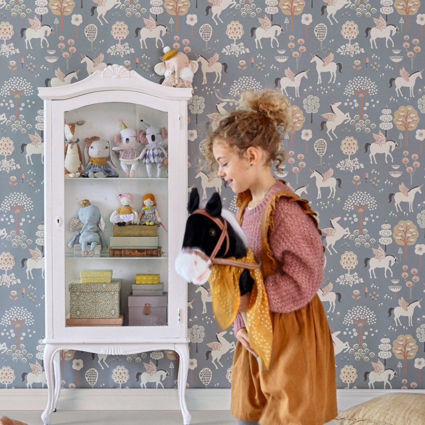 Tapet cu unici cu aripi, culori pastelate, design delicat