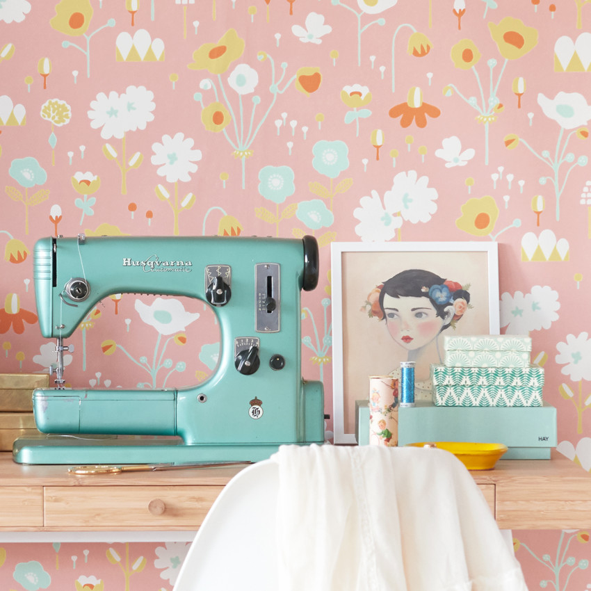 Bloom, Gri, Majvillan, un Bloom cu un model floral delicat în culori pastelate.