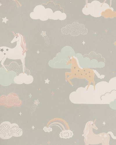 Tapet Rainbow Treasures, Mud Grey, cu unicorni, curcubeie si nori pufosi.