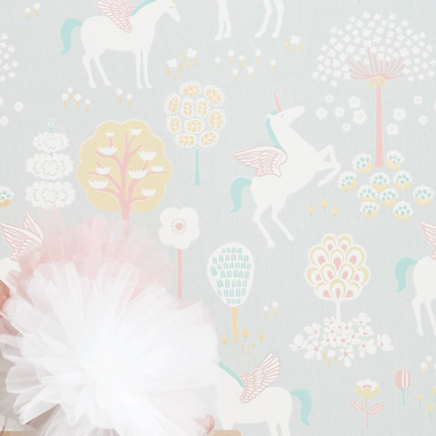 Tapet cu unici cu aripi, culori pastelate, design delicat