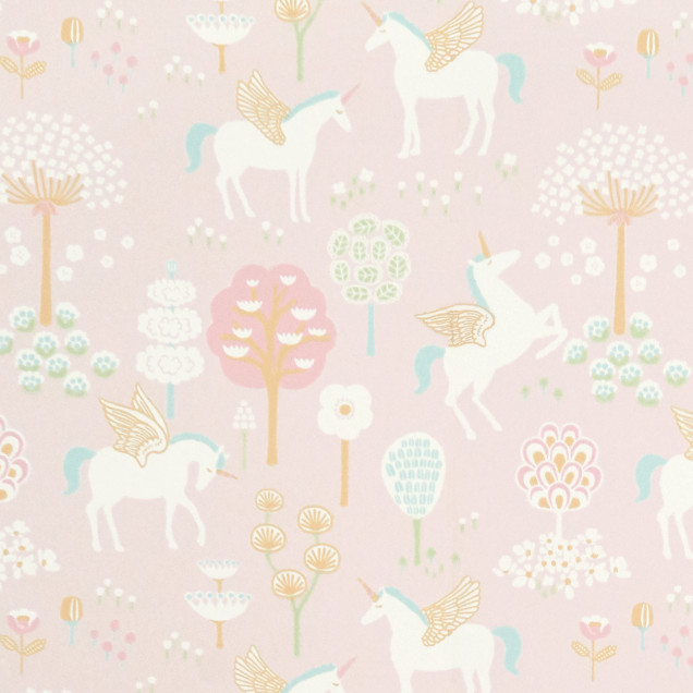 Tapet True Unicorns, cu unicorni cu aripi, flori si copaci pe un fundal roz pal.