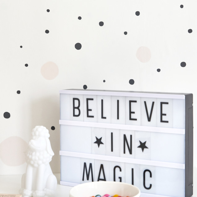Tapet decorativ modern cu puncte negre și roz pastelate - Confetti Soft Black