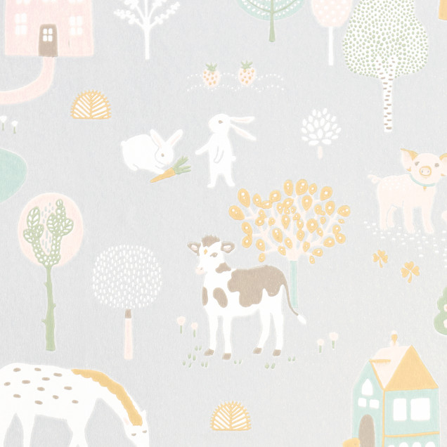 Tapet My Farm Soft Grey, cu design fermecător care prezintă o fermă idilică.