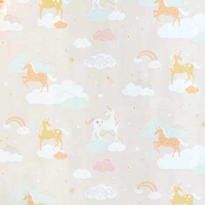 Tapet cu unicorni pastelati si nori pufosi, perfect pentru camera fetitelor