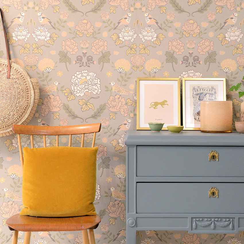 Tapet floral, June, Honey Beige, cu un design delicat și elegant