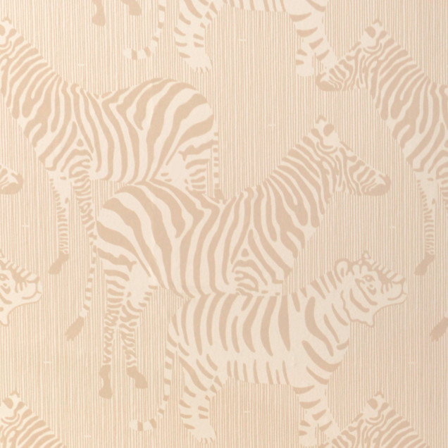 Tapet Safari Stripes, Dusty Beige, cu zebre elegante în nuanțe prafuite de bej.