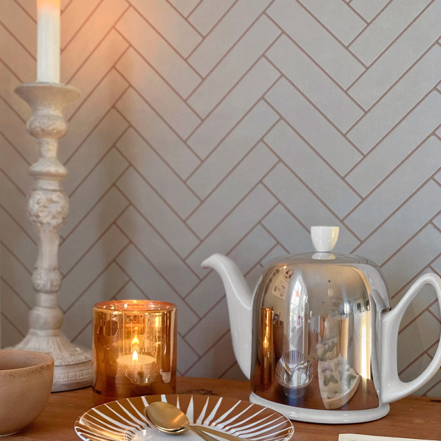Tapet cu model herringbone in nuante de gri si albastru