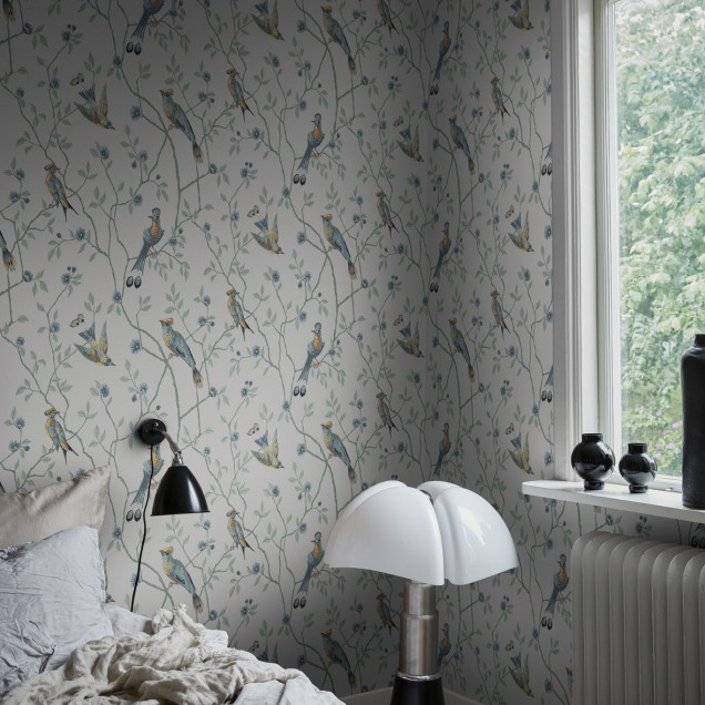 Tapet lavabil cu design elegant cu pasari delicate pe un fundal deschis