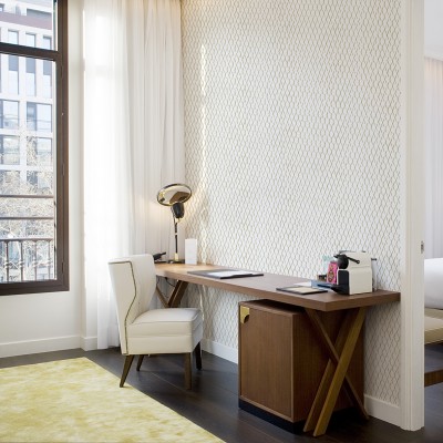 Tapet lavabil cu design geometric modern Ecailles 2501-5, perfect pentru decorarea spatiilor moderne.