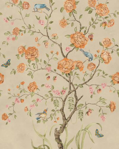 Tapet Chinoiserie Botanica cu flori galbene, pasari albastre si fluturi, aplicat pe peretele unui dormitor.