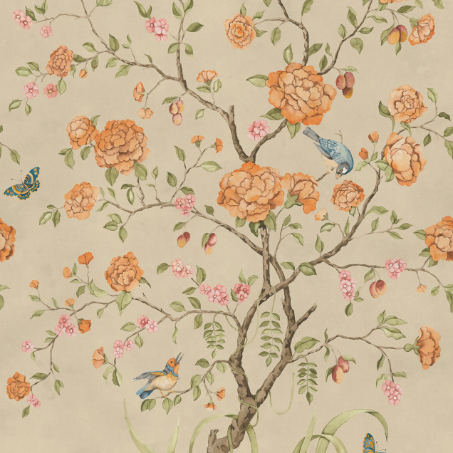 Tapet Chinoiserie Botanica cu flori galbene, pasari albastre si fluturi, aplicat pe peretele unui dormitor.