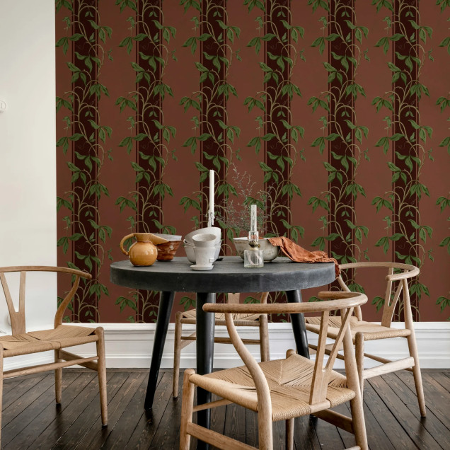 Tapet cu model floral pe fundal burgundy