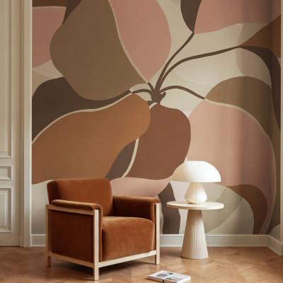 Fototapet cu design abstract de flori în nuanțe de roz, maro și bej, într-un living modern.