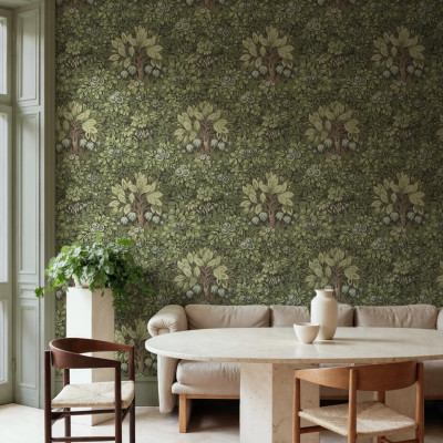 Fototapet cu design de copaci înfloriți și frunziș bogat, în nuanțe de verde, într-un living modern