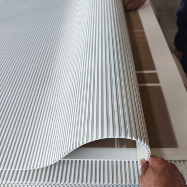 Panou decorativ flexibil canelat din MDF grunduit alb, profil Tempo