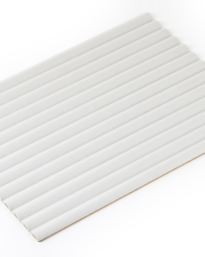 Panou decorativ flexibil canelat din MDF grunduit alb, profil Vento