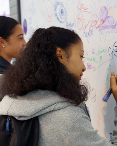 Perete whiteboard MagWrite Matt pe care se scrie cu markere