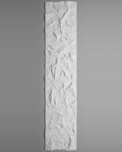 Panou decorativ vopsibil XTW-P003, vedere pe toată înălțimea de 2,9 m, relief cu creste și șanțuri cu orientare predominant verticală, într-un ritm mai fluid