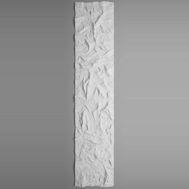 Panou decorativ vopsibil XTW-P003, vedere pe toată înălțimea de 2,9 m, relief cu creste și șanțuri cu orientare predominant verticală, într-un ritm mai fluid