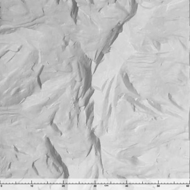 Panou decorativ vopsibil XTW-P003, vedere pe toată înălțimea de 2,9 m, relief cu creste și șanțuri cu orientare predominant verticală, într-un ritm mai fluid
